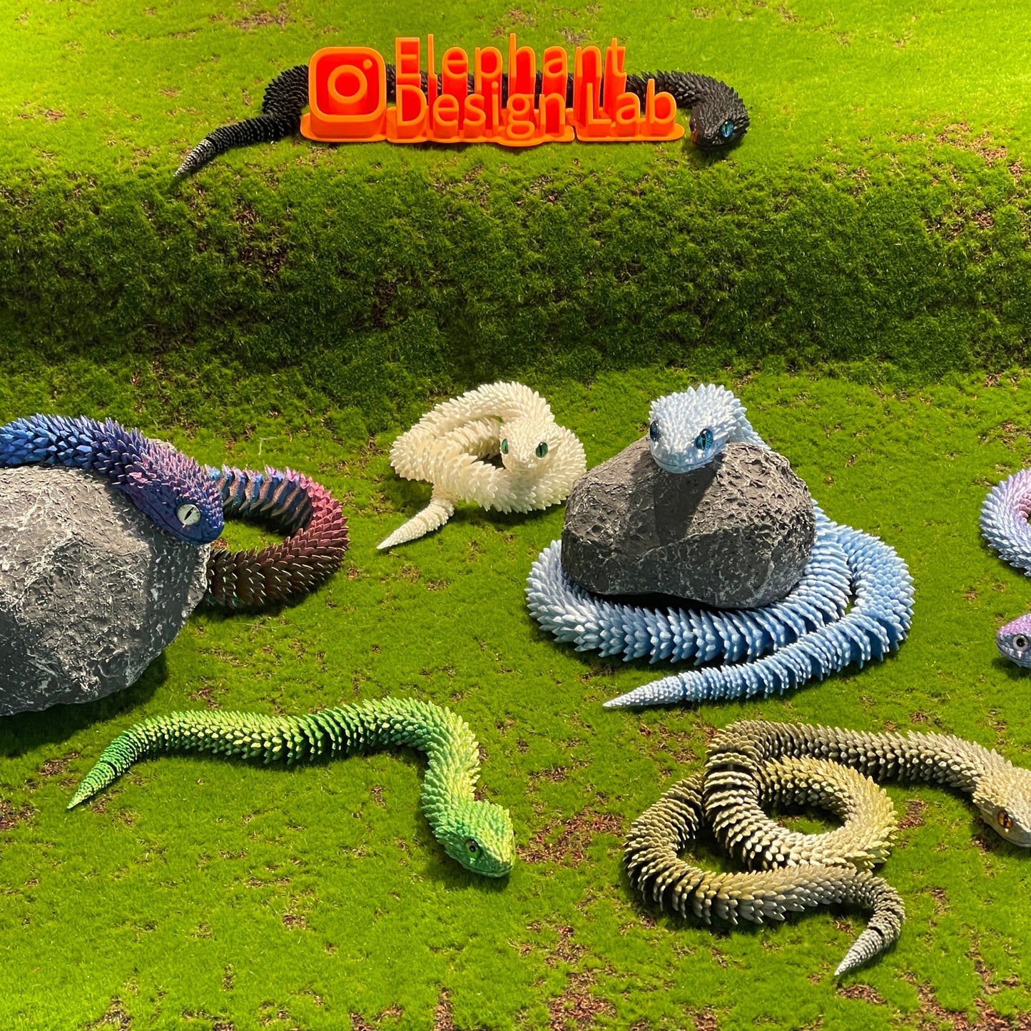Flexible snake toy
