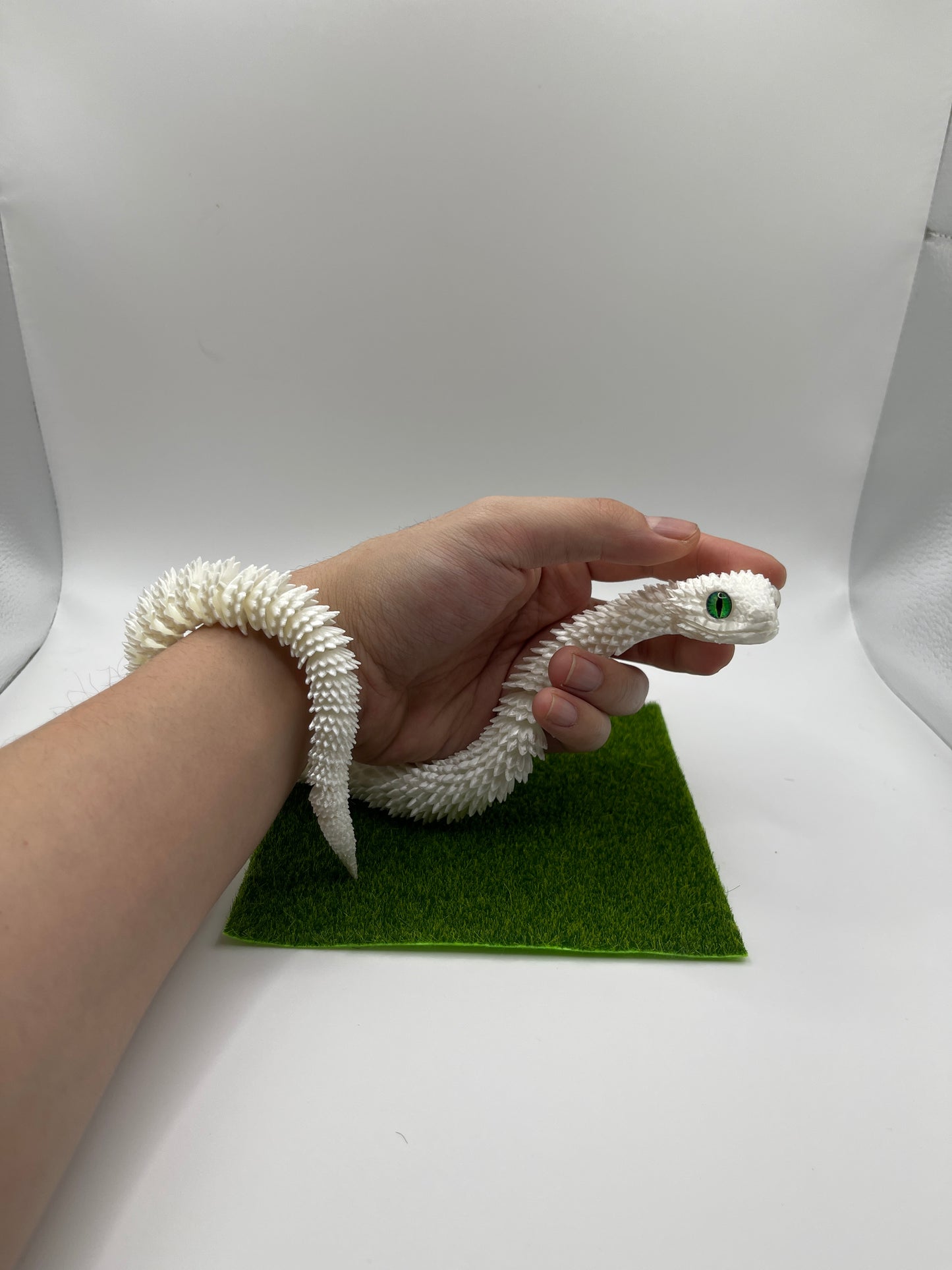 Flexible snake toy